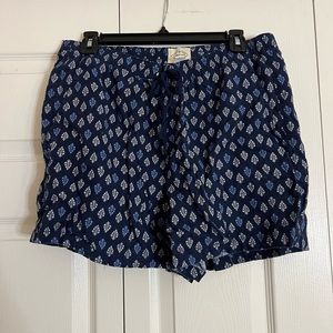 Patterned knit shorts